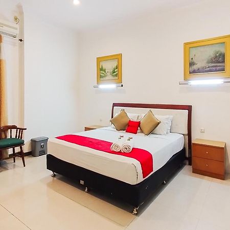 Hotel Reddoorz Near Focal Point Medan Sunggal Exterior foto