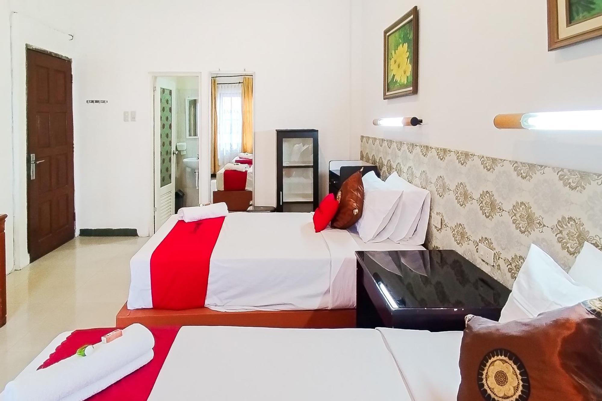 Hotel Reddoorz Near Focal Point Medan Sunggal Exterior foto