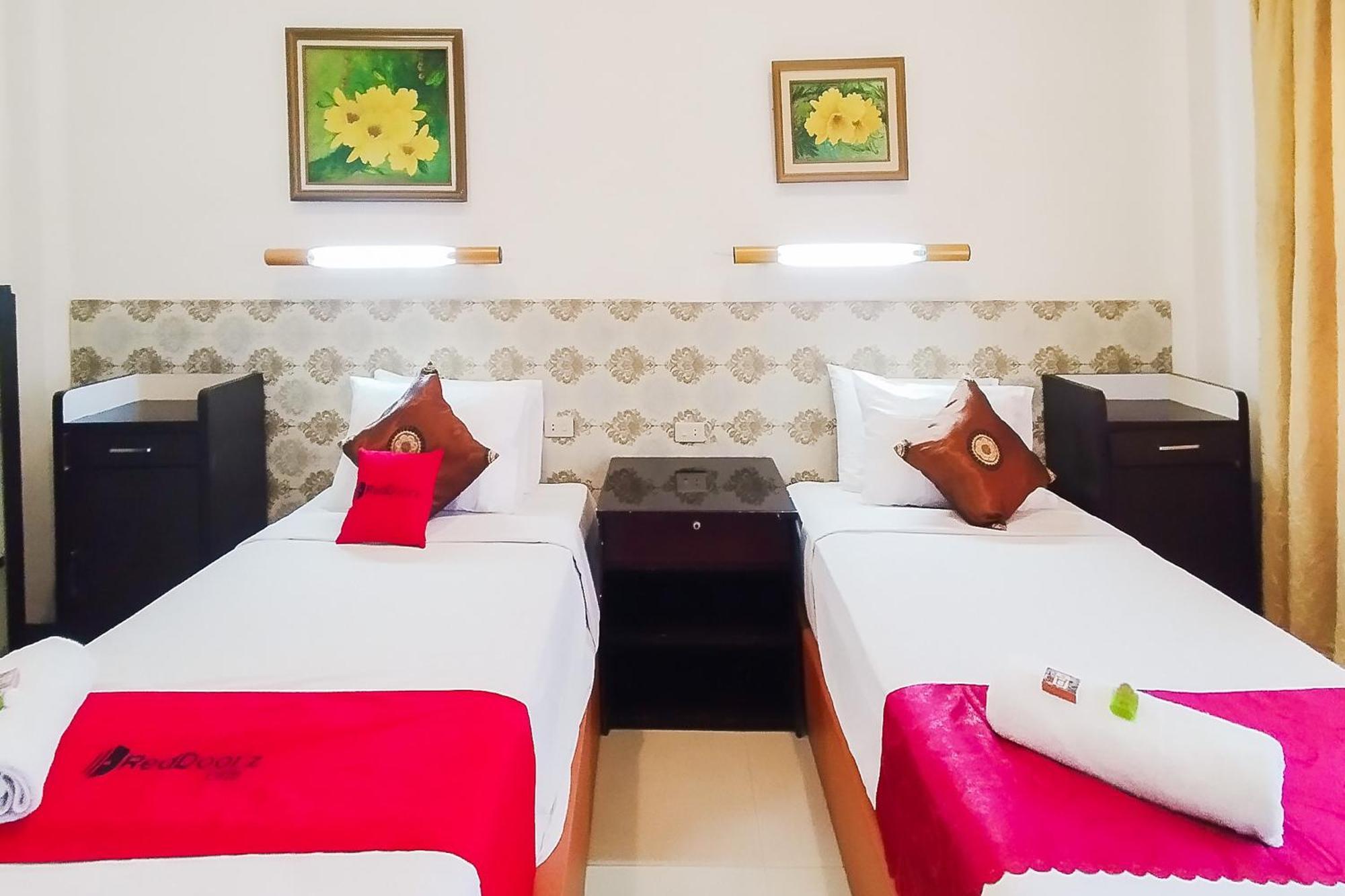 Hotel Reddoorz Near Focal Point Medan Sunggal Exterior foto