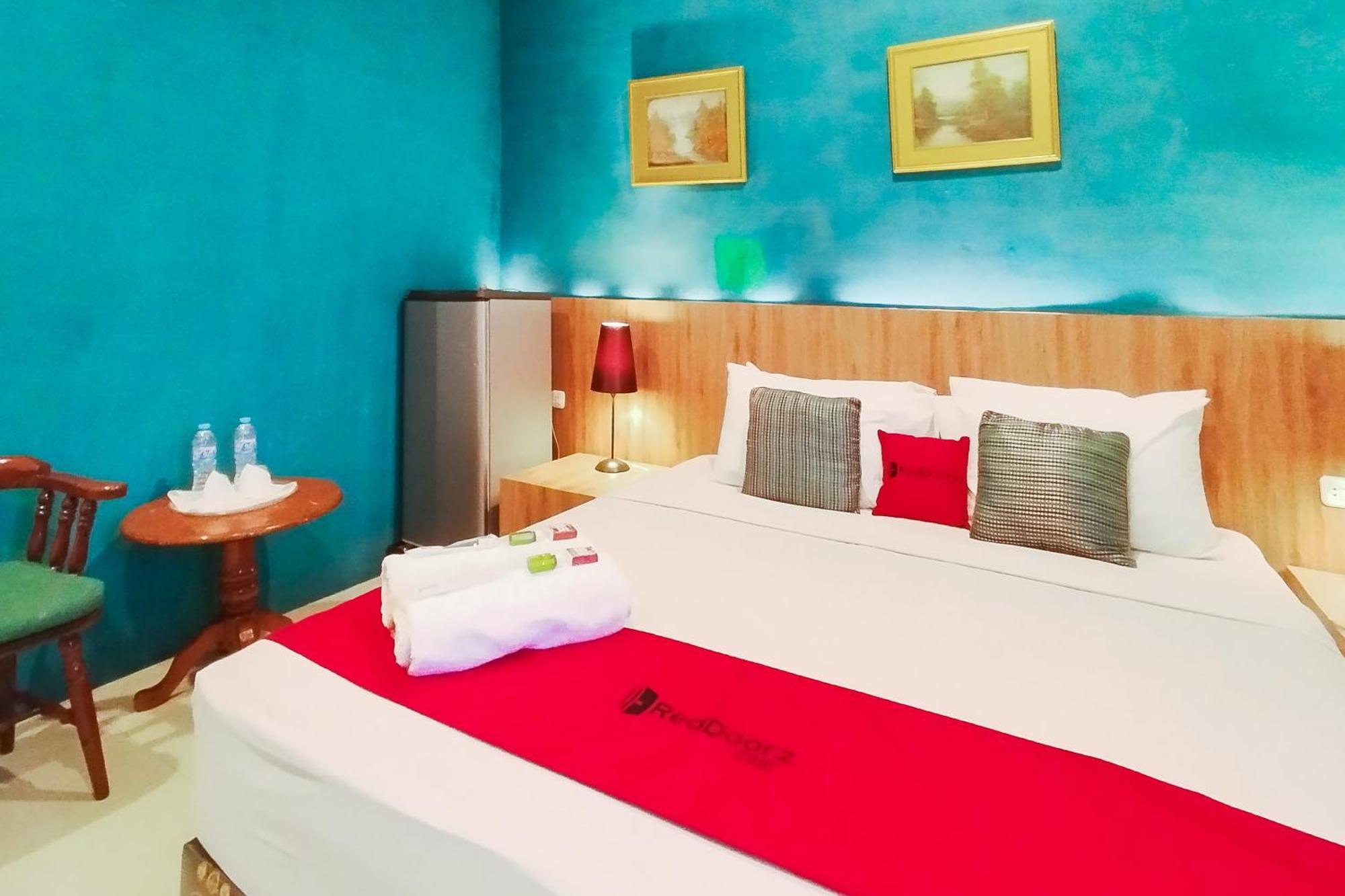Hotel Reddoorz Near Focal Point Medan Sunggal Exterior foto