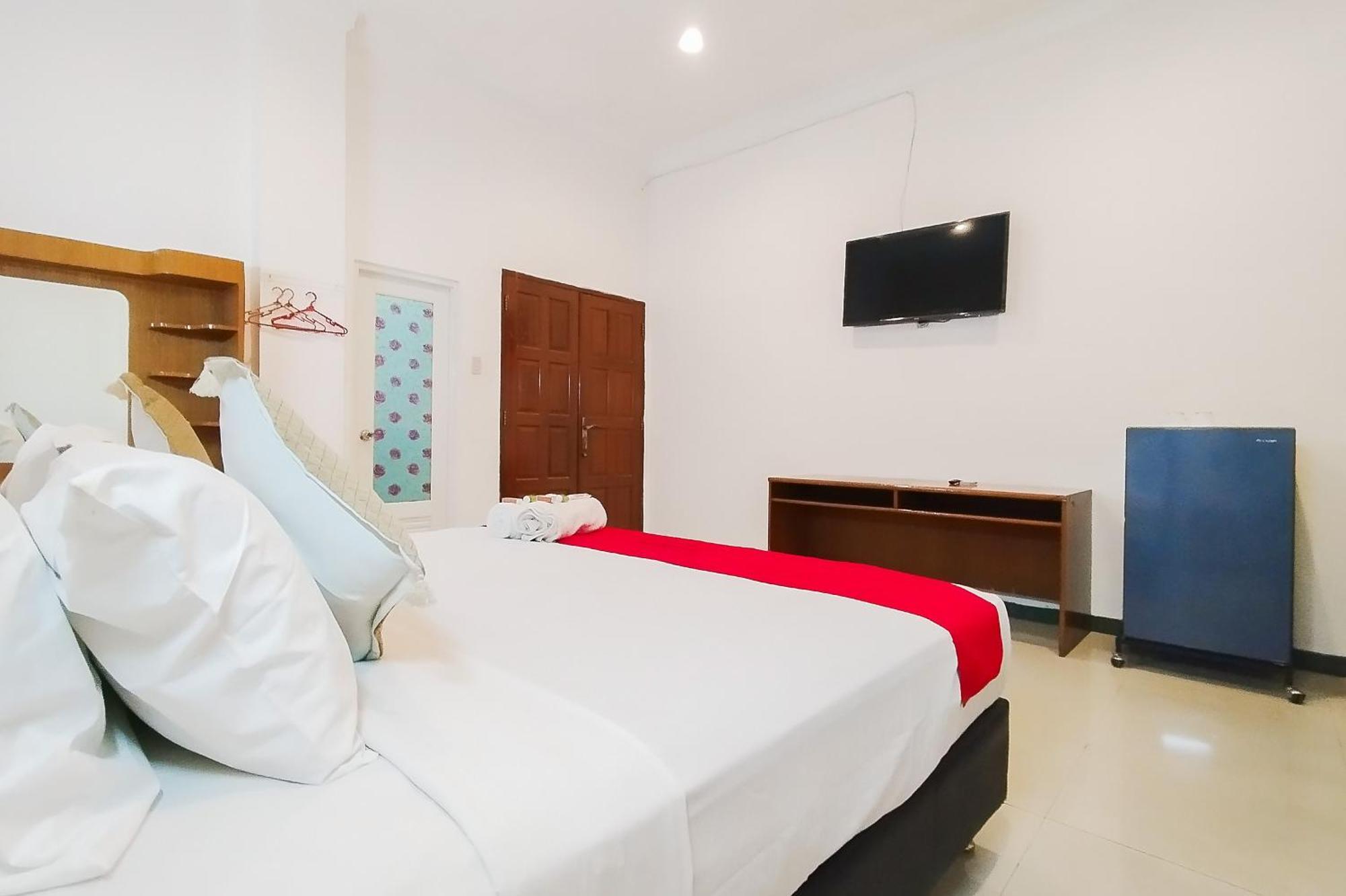 Hotel Reddoorz Near Focal Point Medan Sunggal Exterior foto