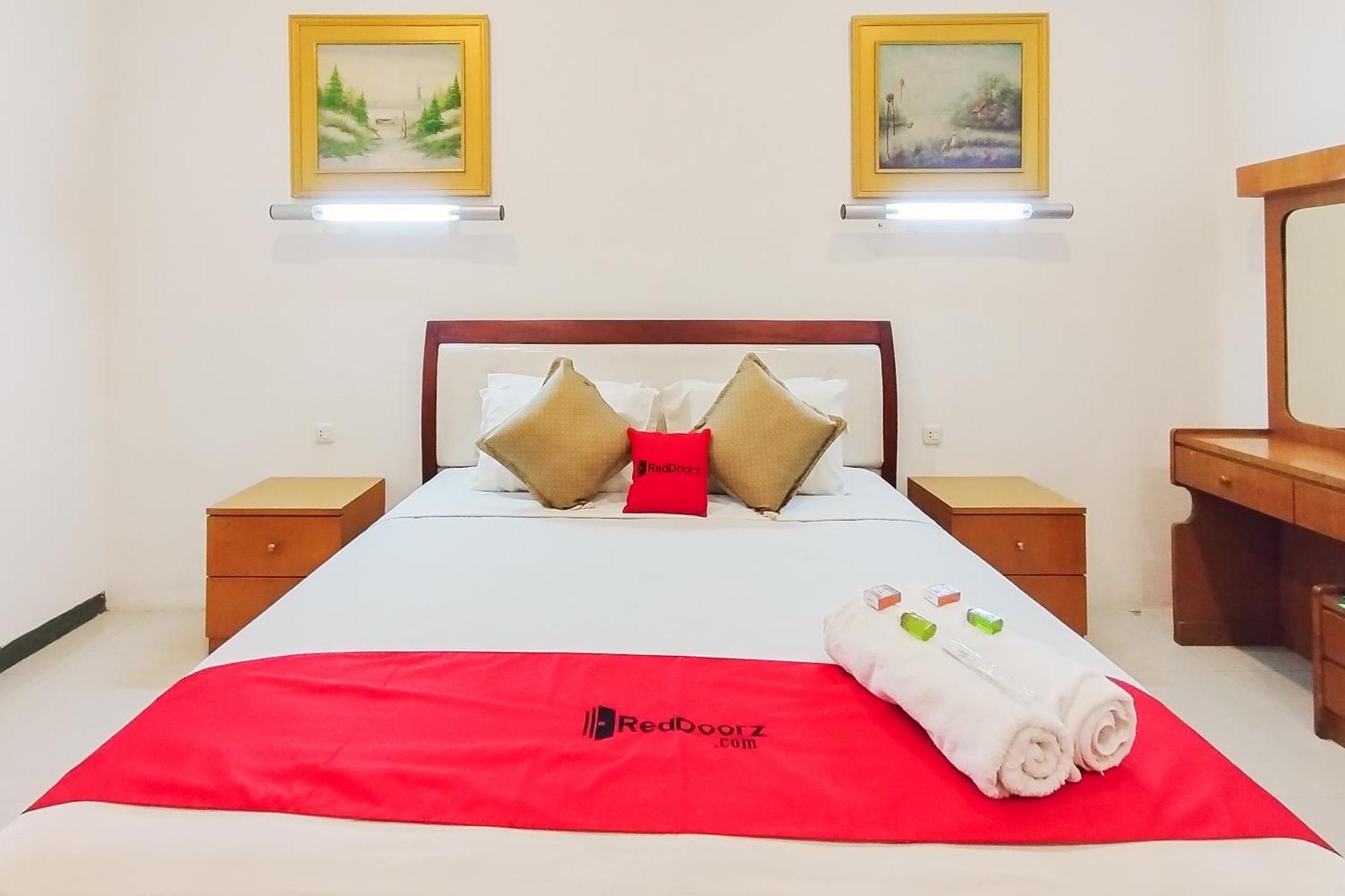 Hotel Reddoorz Near Focal Point Medan Sunggal Exterior foto