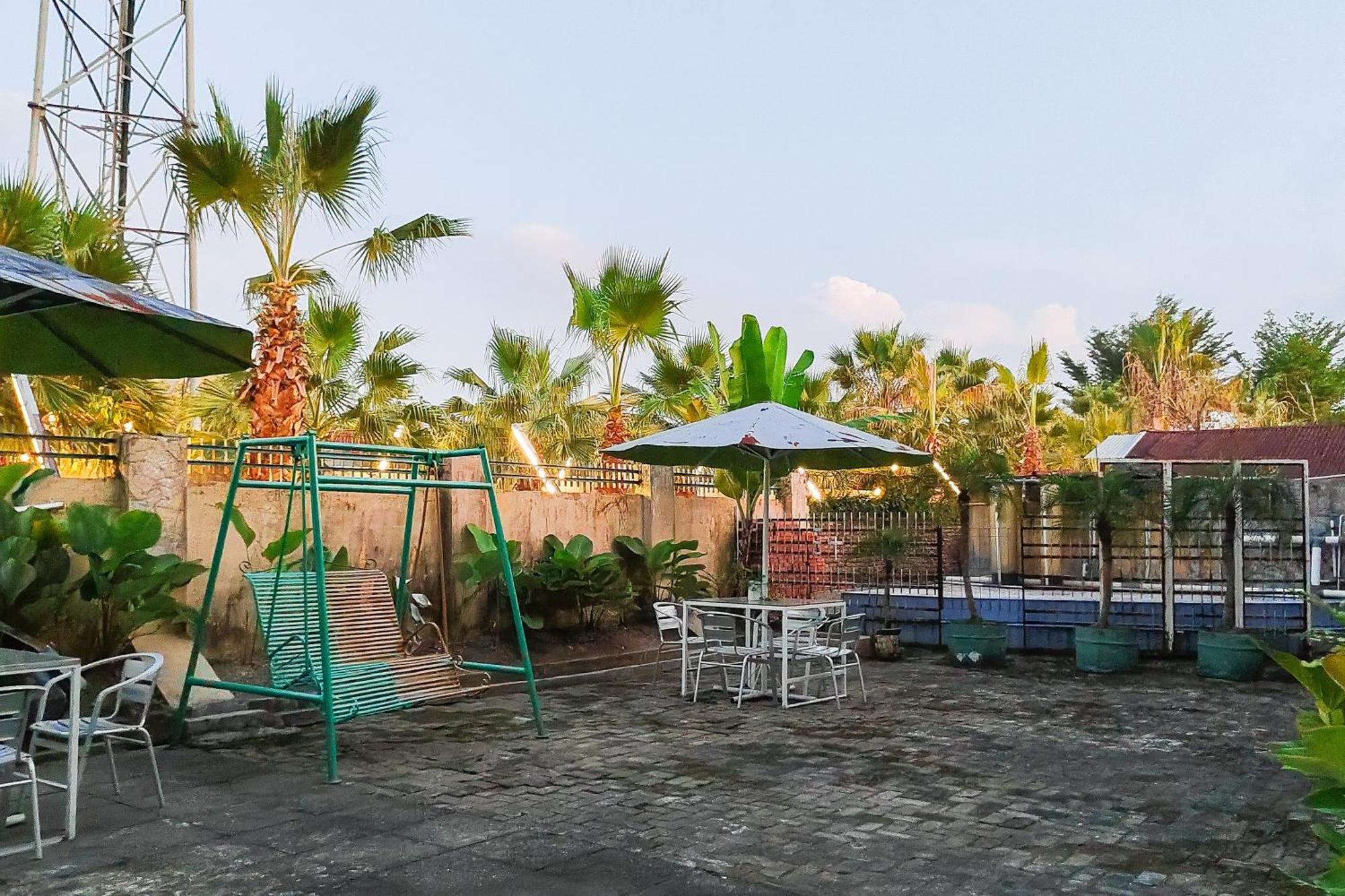 Hotel Reddoorz Near Focal Point Medan Sunggal Exterior foto